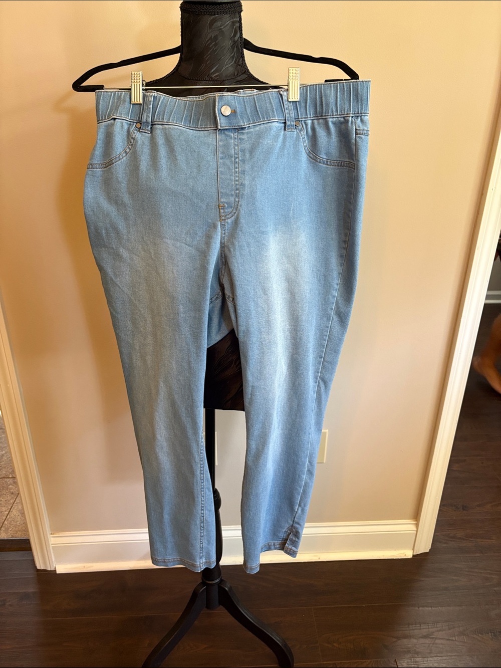 HUE Light Blue Stretch Denim Jeggings